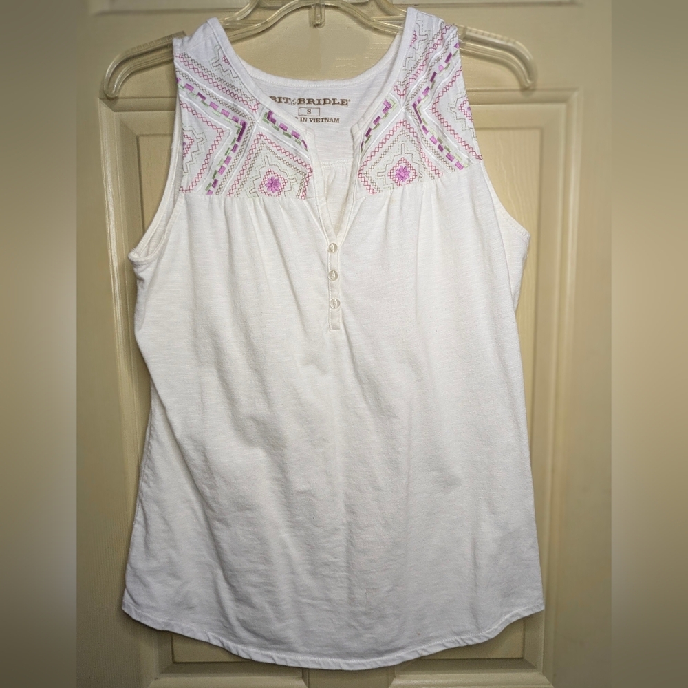 Brit & Bridle • Small • White Embroidered Sleeveless Blouse